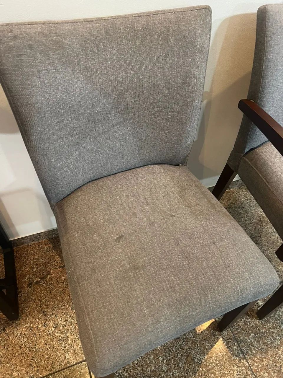 Conjunto Mesa de Jantar com 8 cadeiras duas com braço e seis sem- Vidro e base aluminio - Foto 2