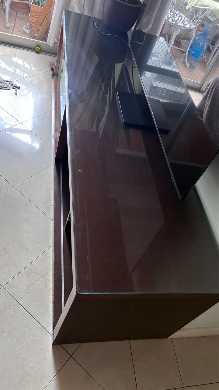 Rack de madeira com tampo de vidro temperado - Foto 2