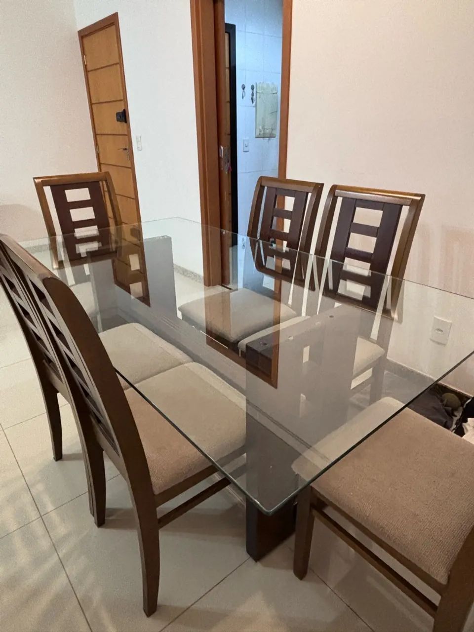 Mesa de Jantar com Tampo de Vidro e 6 Cadeiras - Foto 3