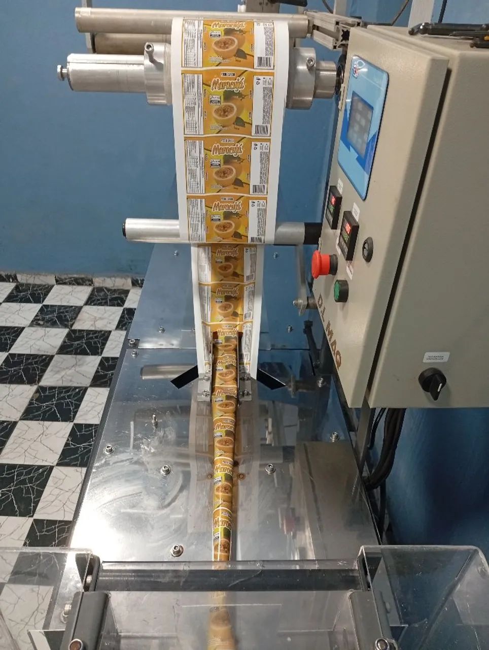 Embaladora de Picolé + 13 bobinas praticamente nem usado + 1 caixa de palito  - Foto 3