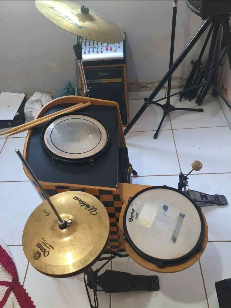 Vende ou troca em uma caixa JBL com dois microfones - Foto 2