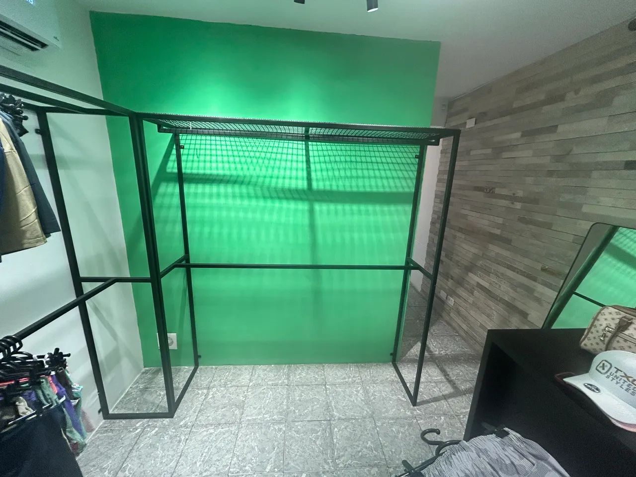 Araras de metal e vitrine metal  - Foto 2
