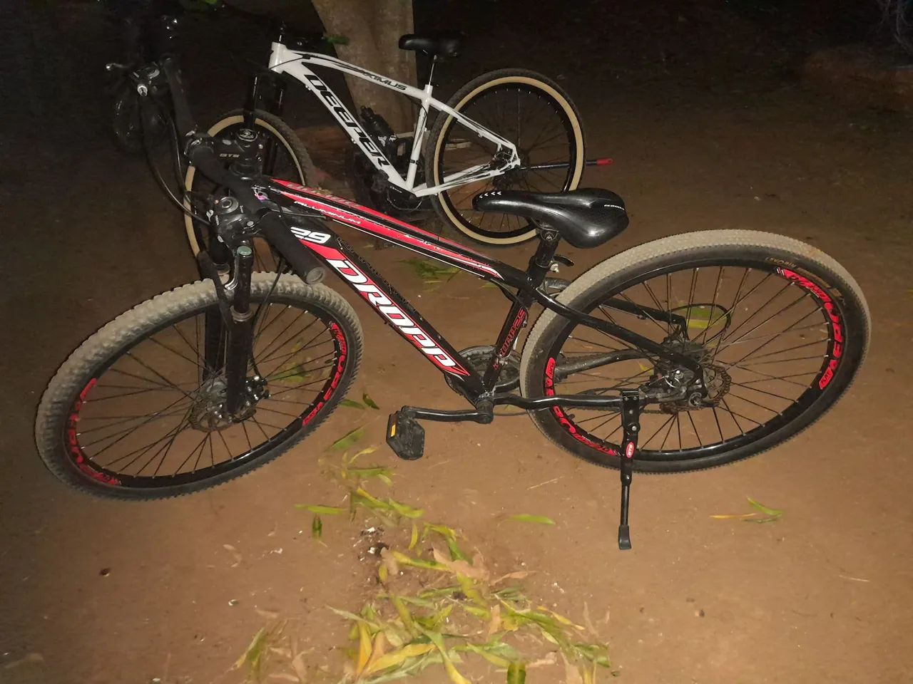Bicicleta aro 29 pra vender ou trocar barata cuida