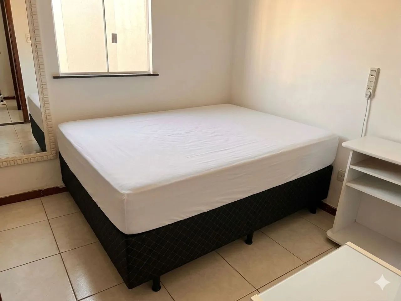 Cama com colchão grande