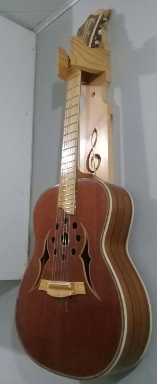 Violão em mogno 