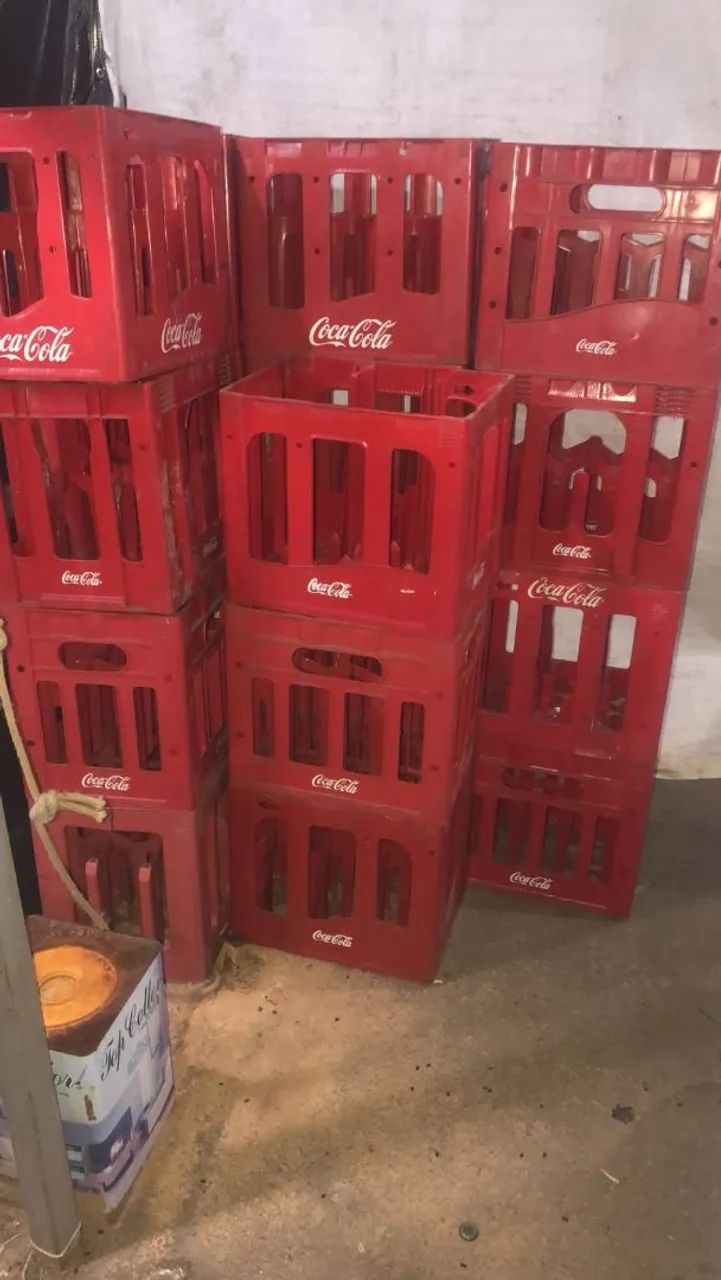 Caixa de coca cola vazia de 1 litros 