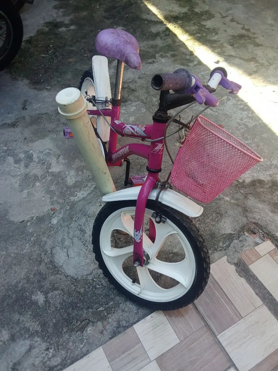 Vendo bicicleta pequena semi nova - Foto 3