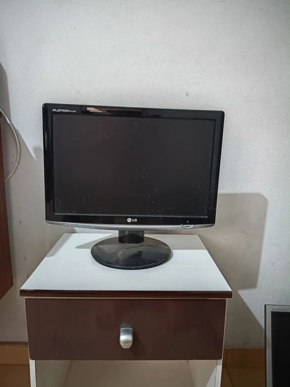 Monitor de Computador - APENAS PARA RETIRADA DE PEÇAS