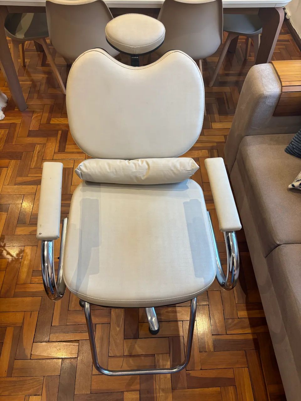 Cadeira reclinável para maquiagem e sobrancelhas - Foto 4