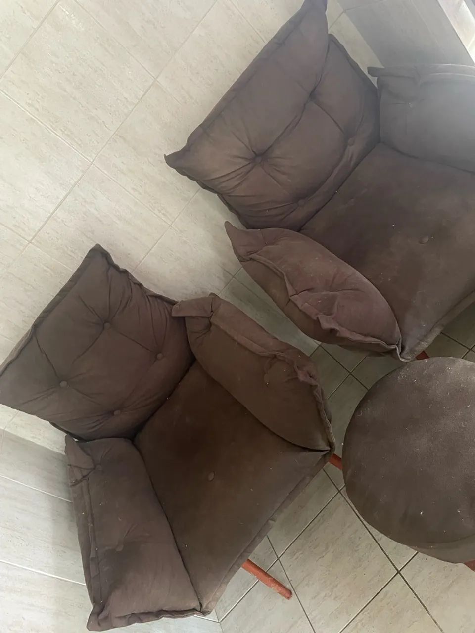 2 poltronas com banquinho  - Foto 2