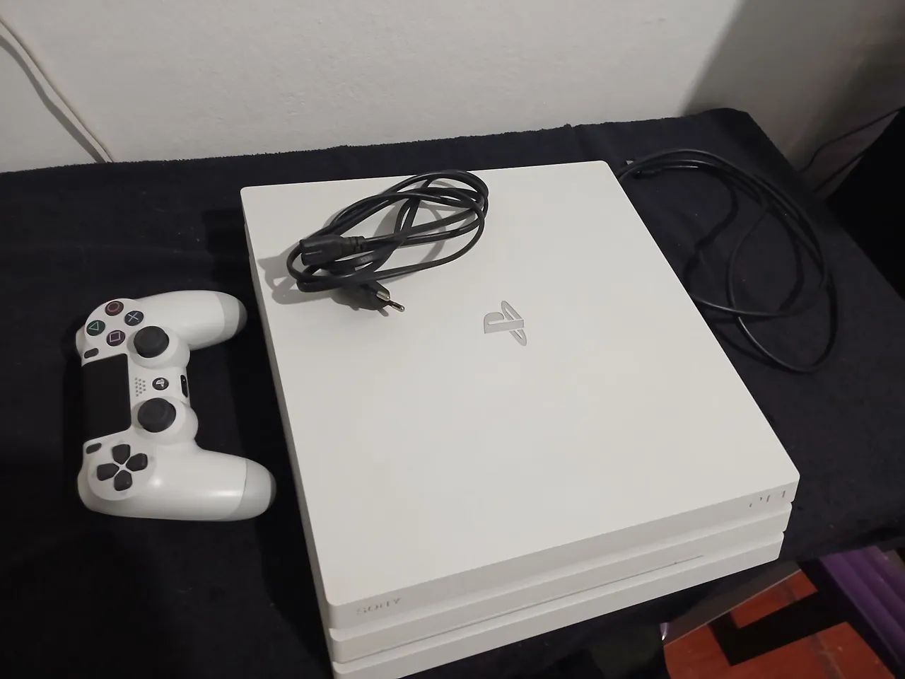 PS4 PRÓ BRANCO 1TB - Foto 3