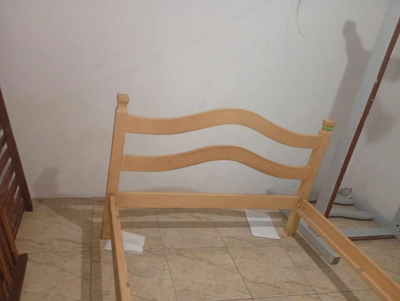 Vendo cama casal sem colchão 