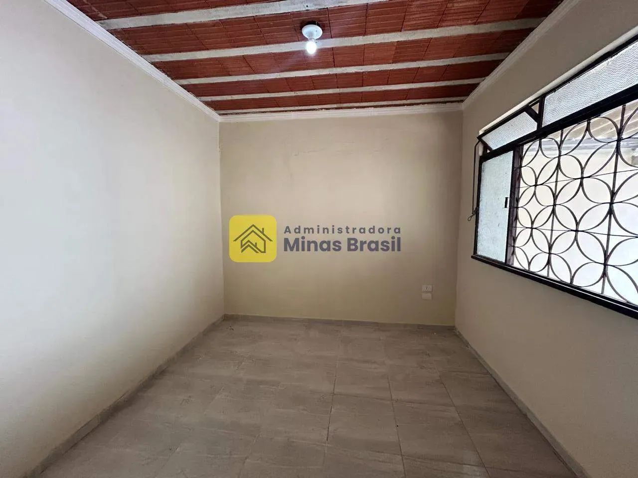 Excelente casa reformada com 02 quartos - Foto 3