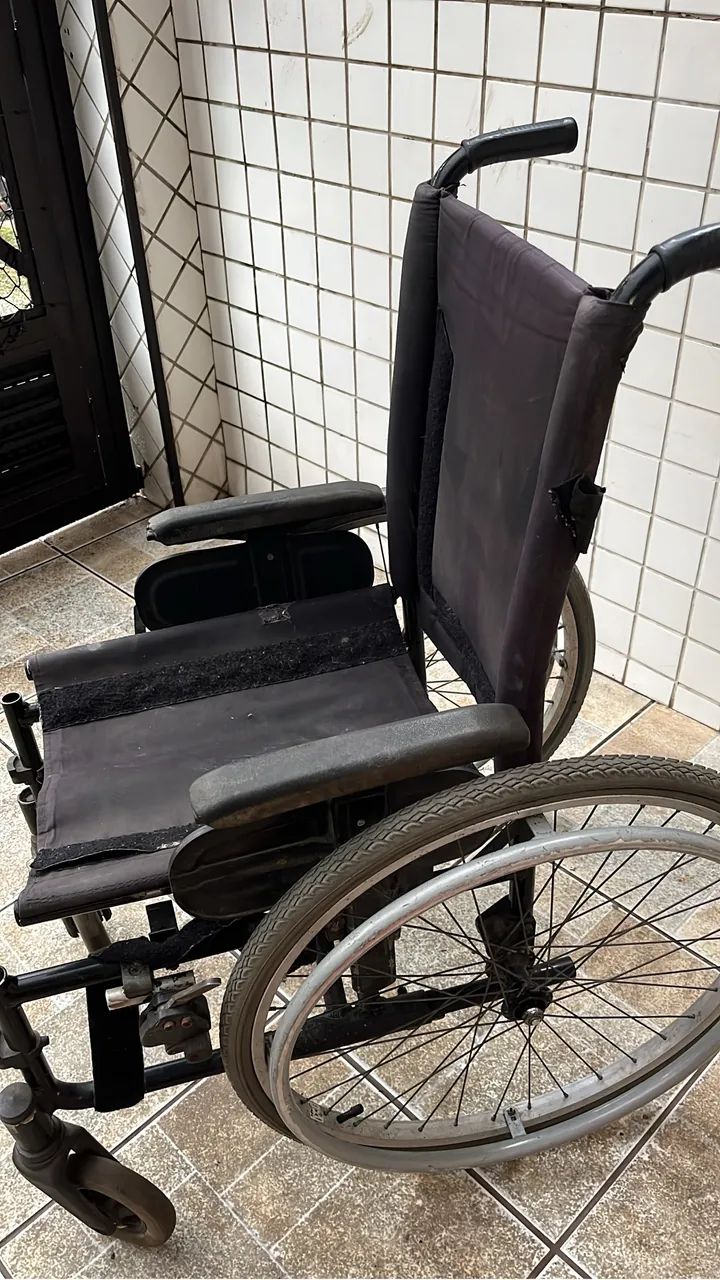 Vende-se cadeira de rodas 