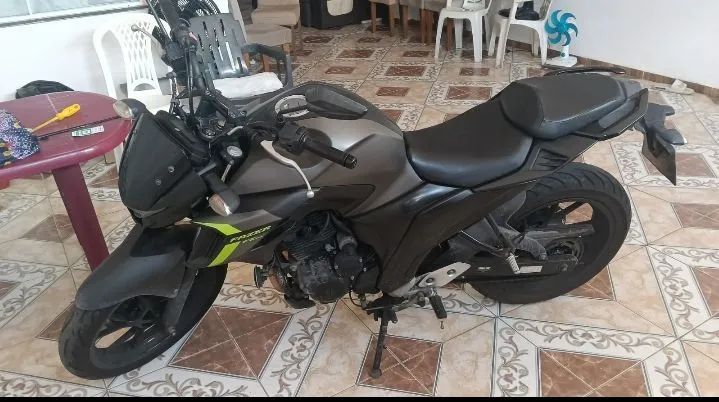 Fazer 250cc. Cor cinza e verde. - Foto 3
