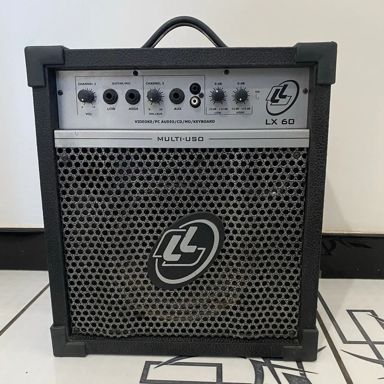 Caixa de som amplificada LX60 da LL Audio