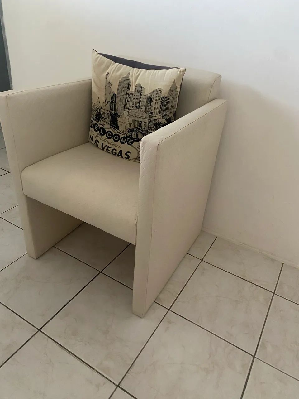 Poltrona branca bege clara  - Foto 2