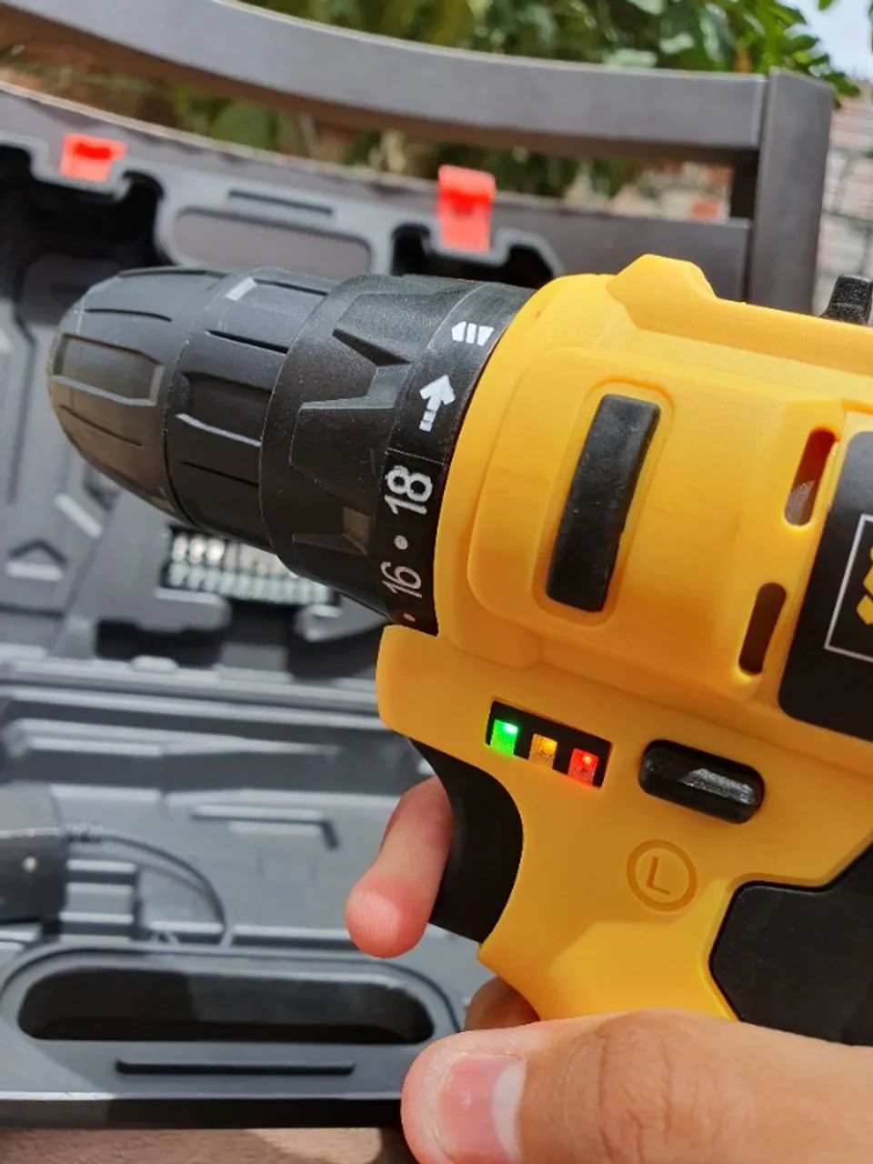 Furadeira Parafusadeira 12V The Black Tools + Maleta | Em até 10x no Cartão  - Foto 4