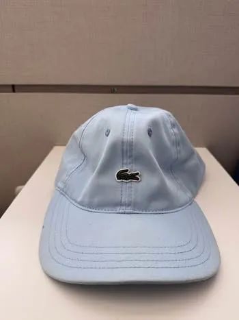 Boné LACOSTE Original azul claro (SEMI NOVO)