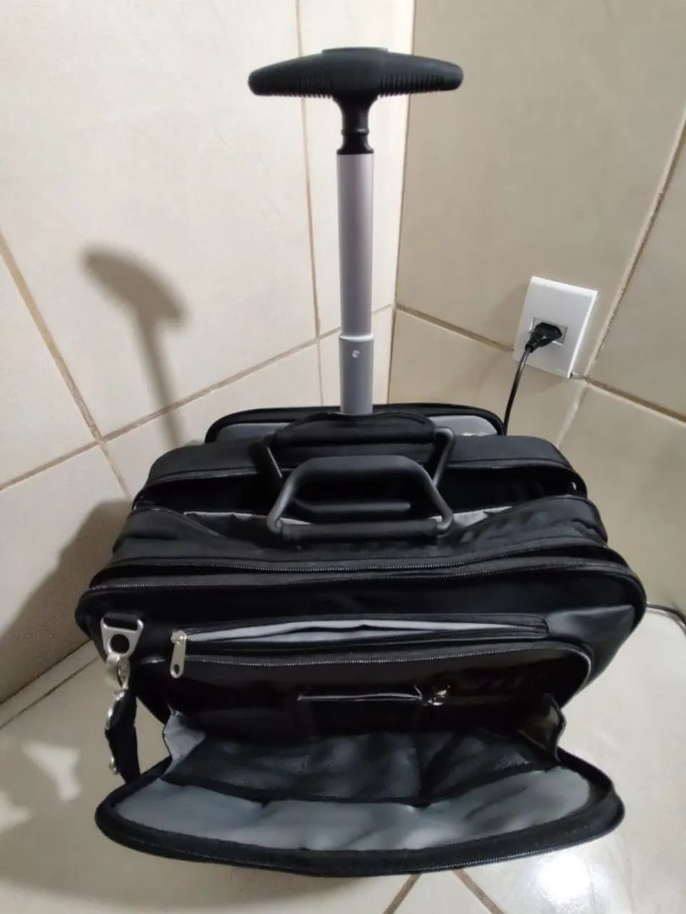 Vendo Contour Maleta com Rodinhas Executiva  - Foto 4