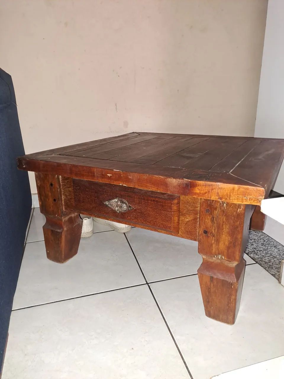 Mesa de centro em madeira de demolição