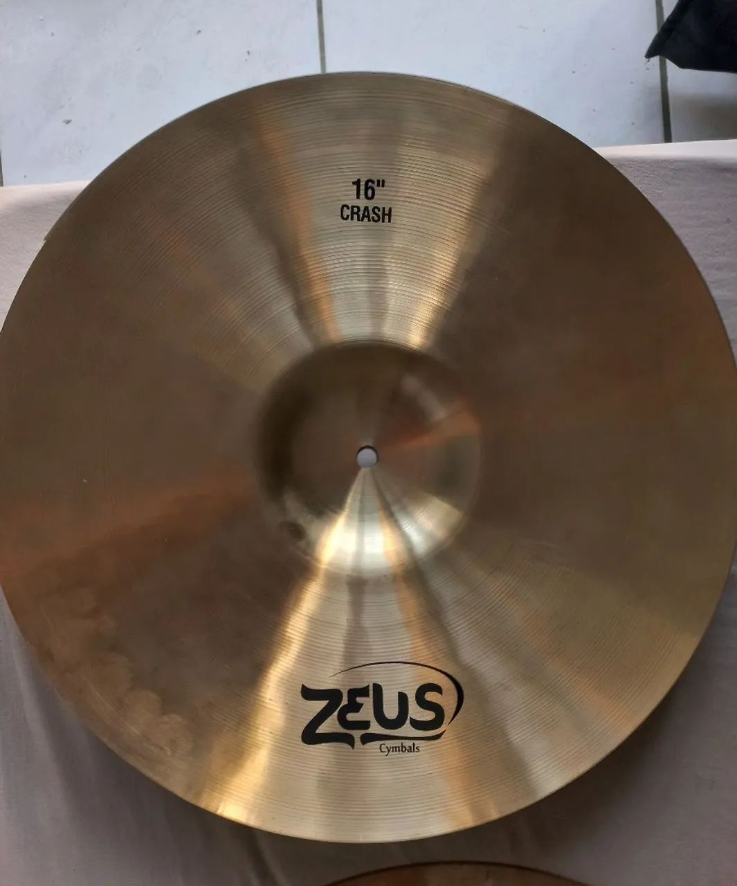 Vendo 2 pratos da Zeus 16/18 - Instrumentos musicais - Itapema