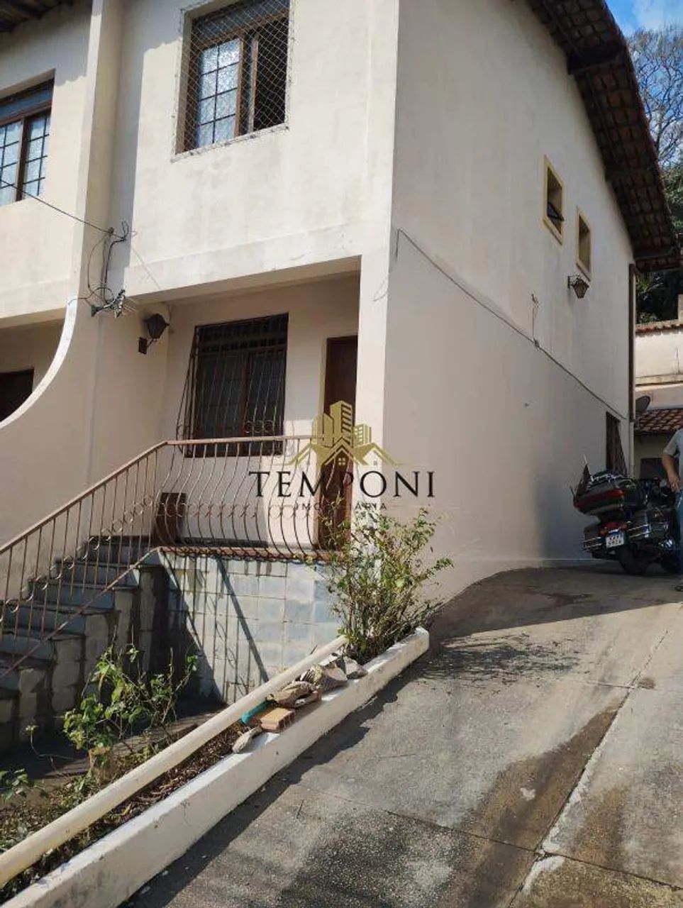 Excelente casa geminada com 02 quartos e vaga para até 4 carros. - Foto 2