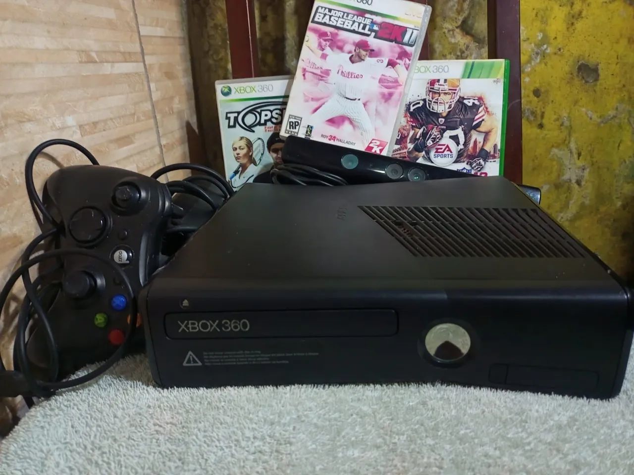 Xbox 360 slim com defeito.pra consertar ou retirar peças completo.