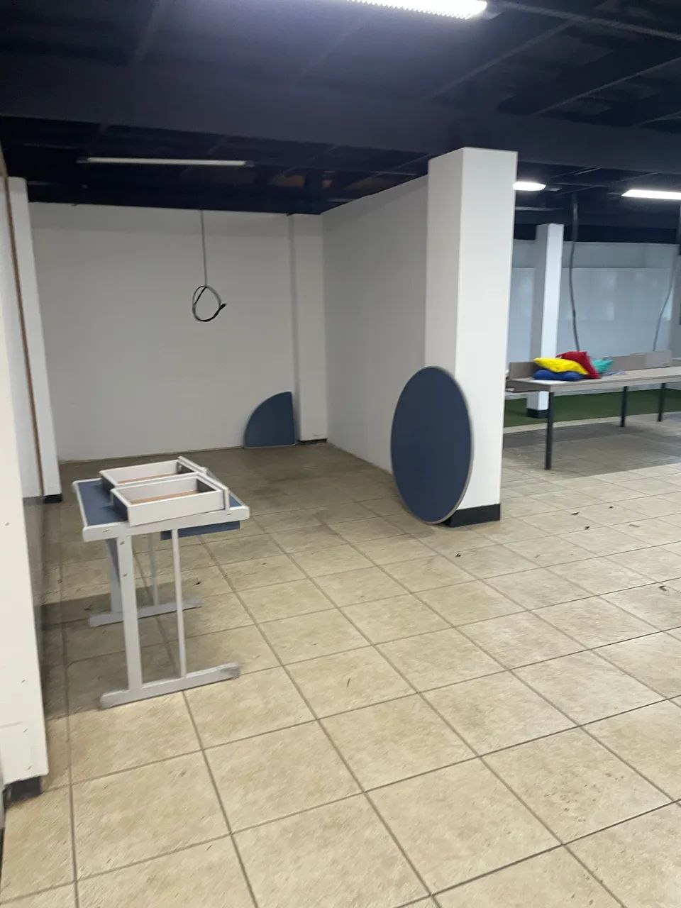 Alugo Escritório com 300 m2, 2 banheiros e copa. Funcionava um comitê político. - Foto 5