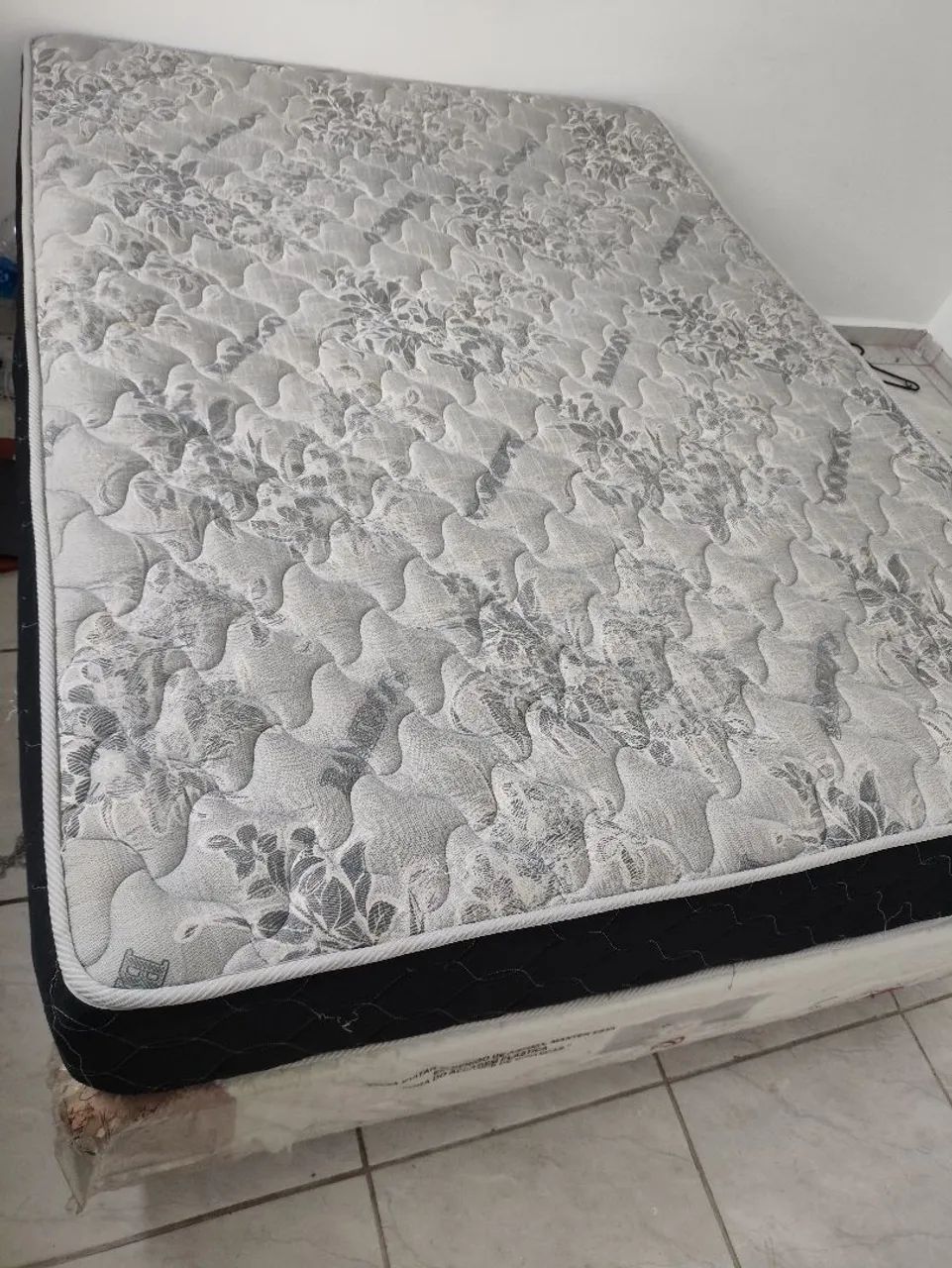 Cama usada semi nova Castor
