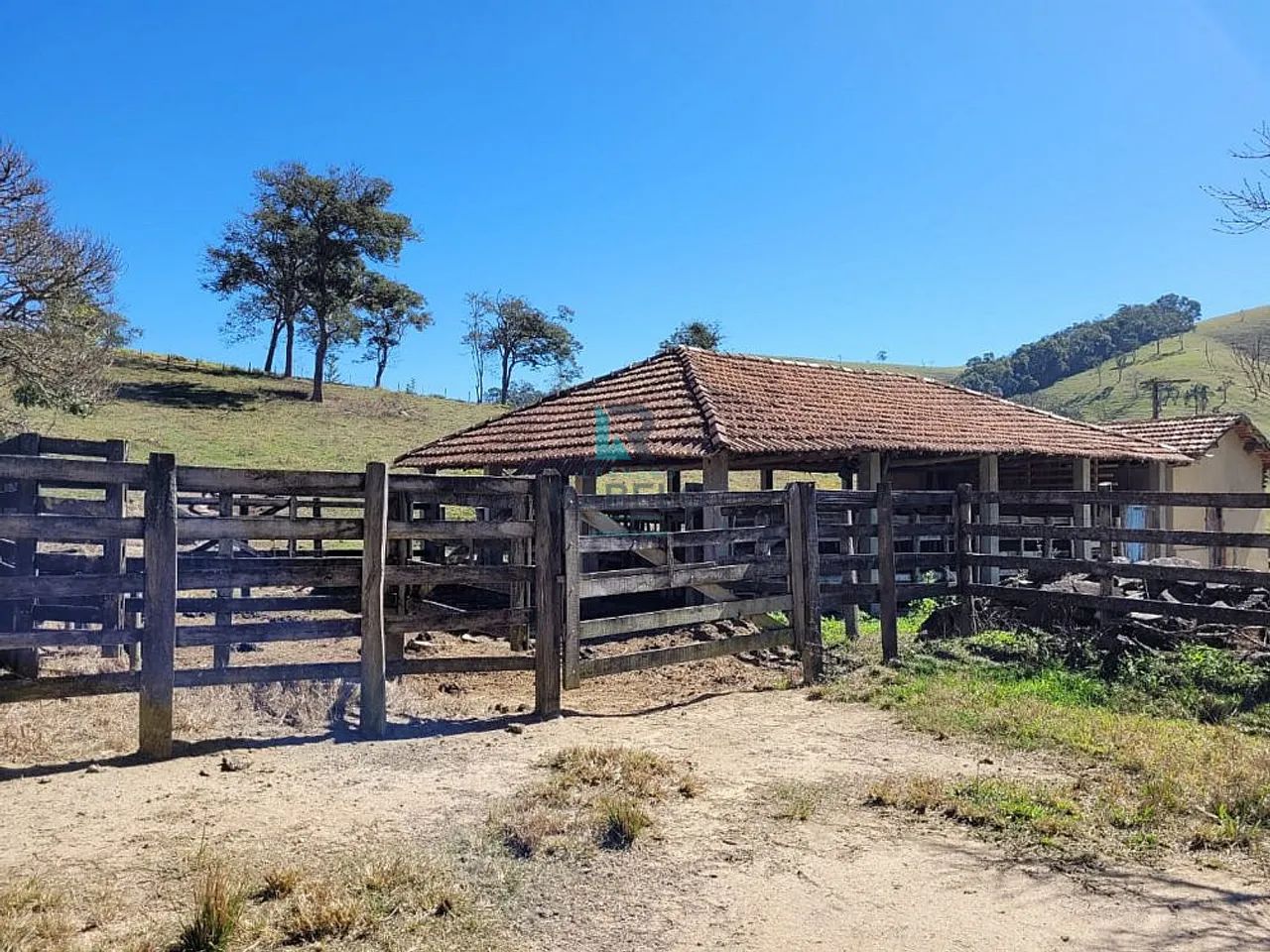 SÍTIO FORMADO COM ESTRUTURA PARA LEITE OU CORTE EM LORENA-SP - Foto 2