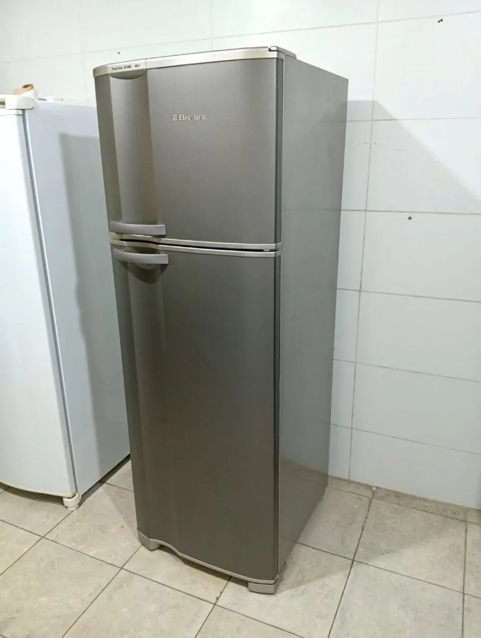 Geladeira Eletrolux grafiite duplex fros free  - Foto 3