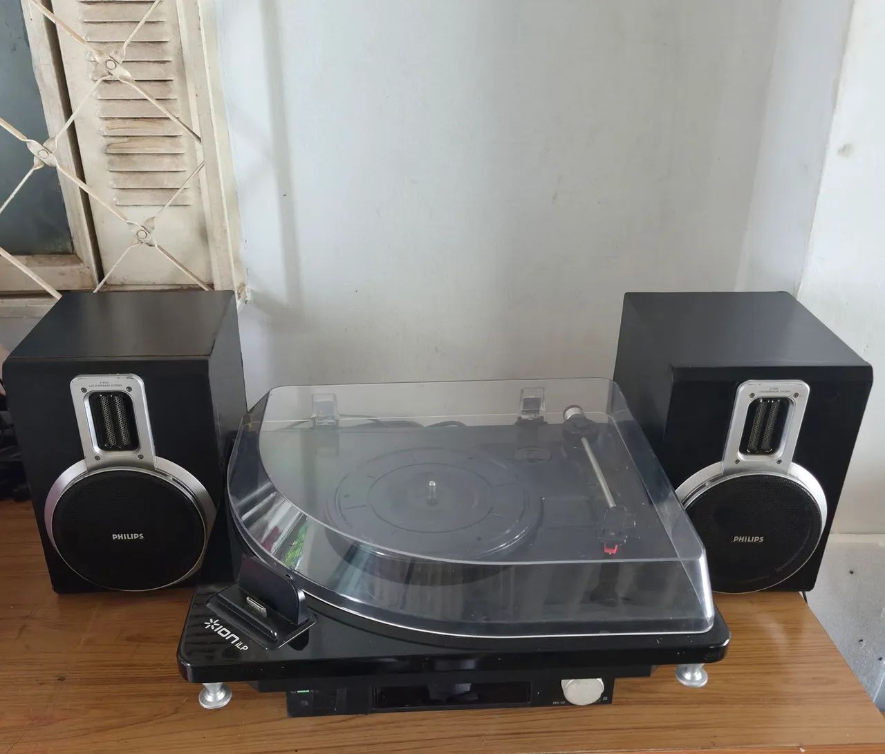 Toca Discos Ion iLP + Amplificador e Caixas