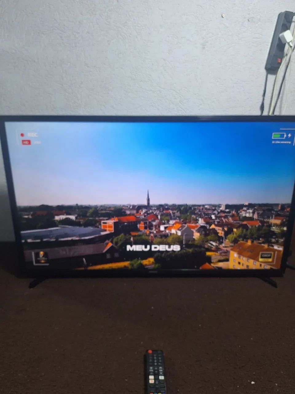 TV SMART SANSUNG TYZEM 43 POLEGADAS FUNCIONANDO PERFEITAMENTE SEM DETALHES ACEITO CARTÃO  - Foto 2