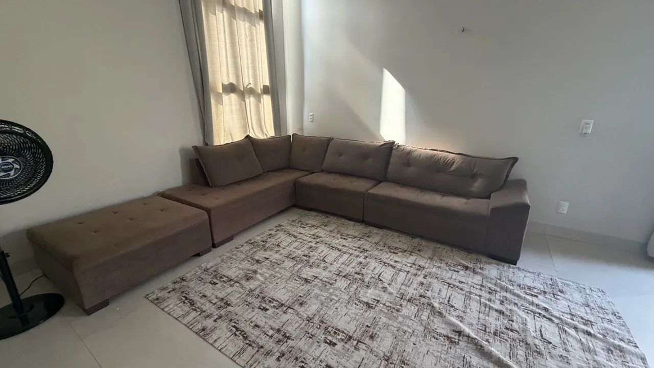 Sofá lindo e conservado! Conforto e estilo para sua sala ? Aproveite!