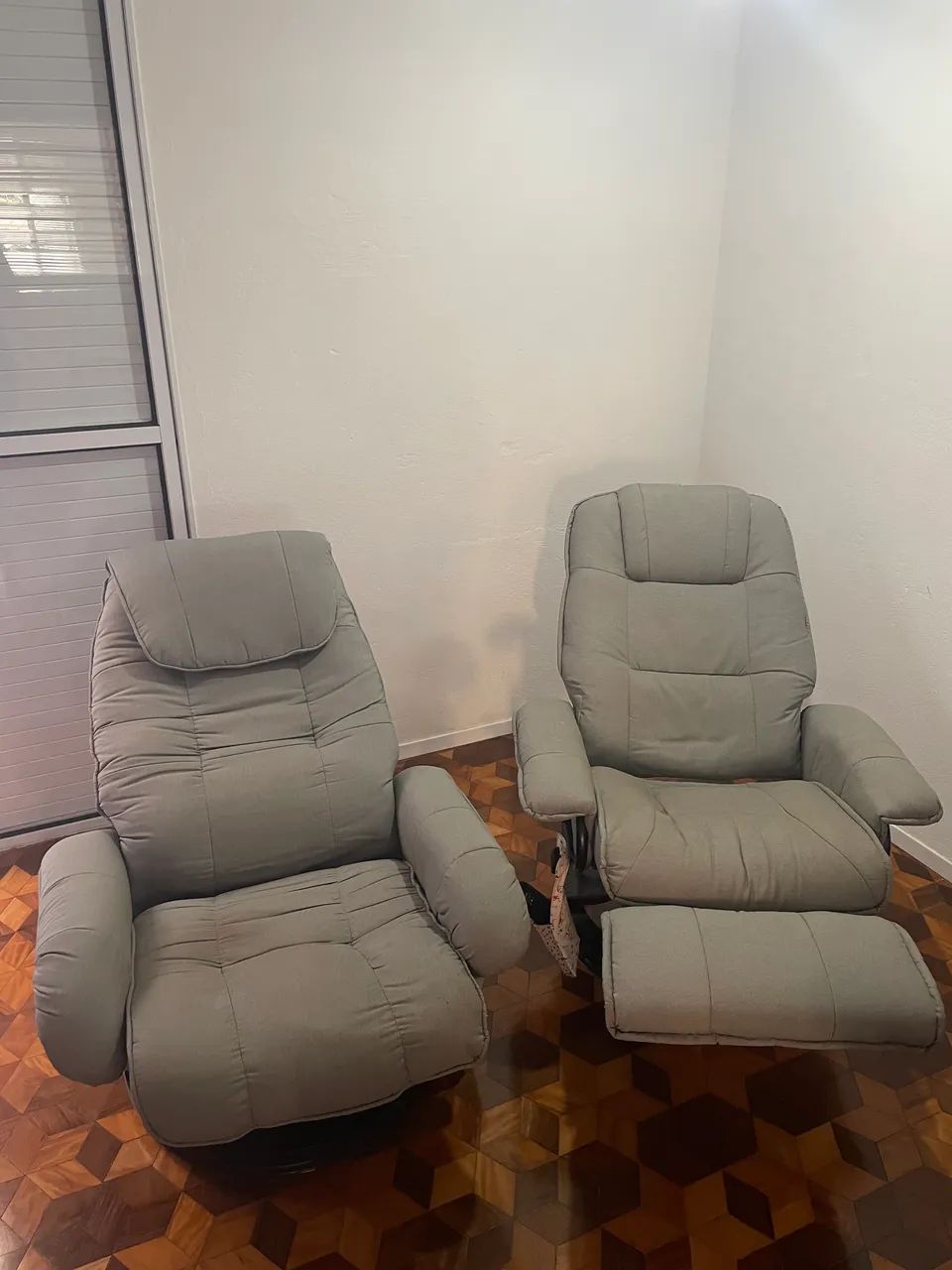 Duas poltronas reclináveis com massageador - Foto 5
