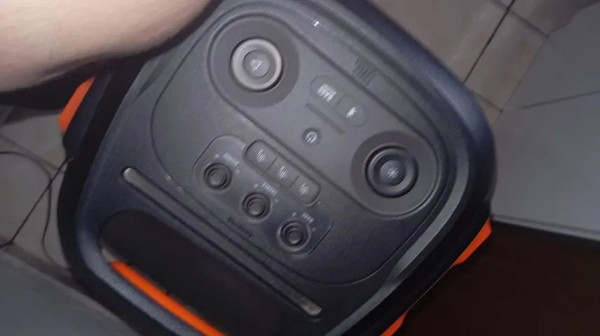 Caixa de Som JBL PartyBox 710 800W Bluetooth Luzes de LED   - Foto 3