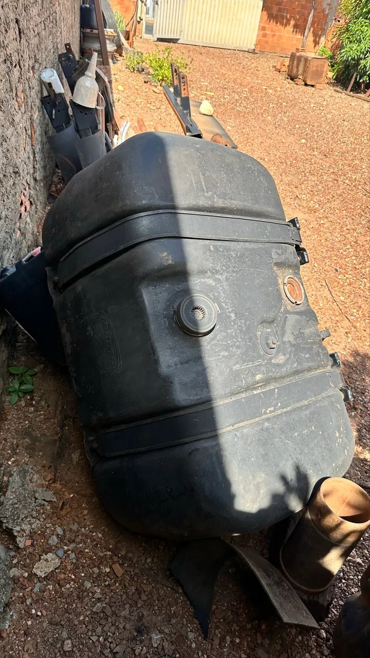 Vendo 2 tanques de 275 litros com suporte  - Foto 2