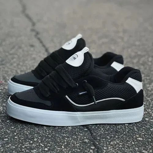 Hoocks puff black and white 