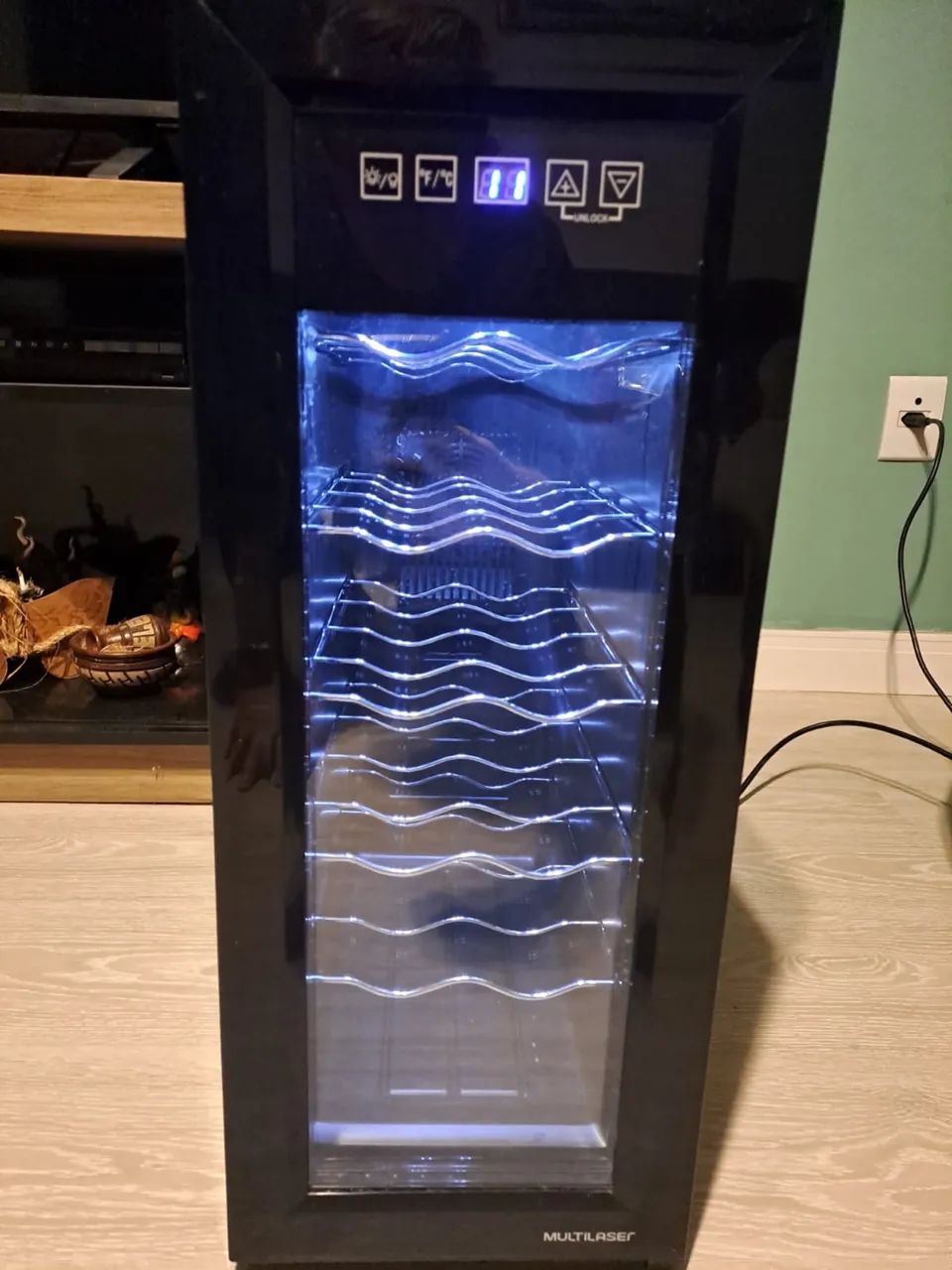 Vendo Adega Climatizada Multilaser 12 garrafas - Foto 2