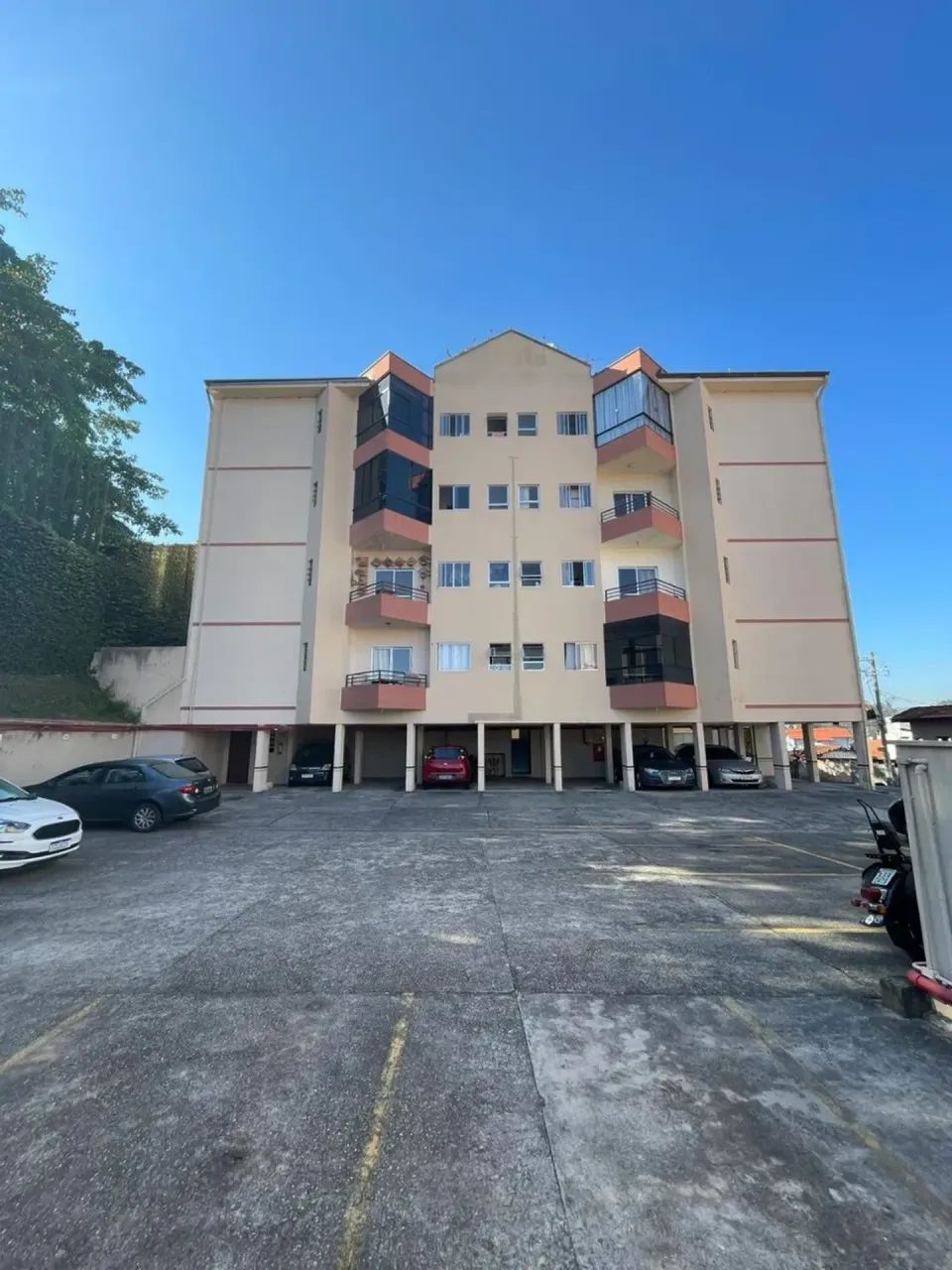 Apartamento no Centro de São Roque!