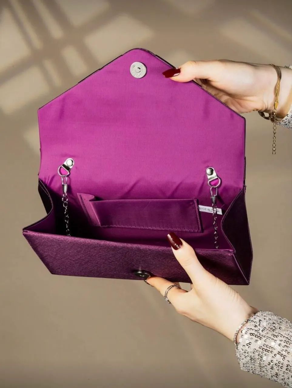 Bolsa de festa roxa tipo envelope  - Foto 4