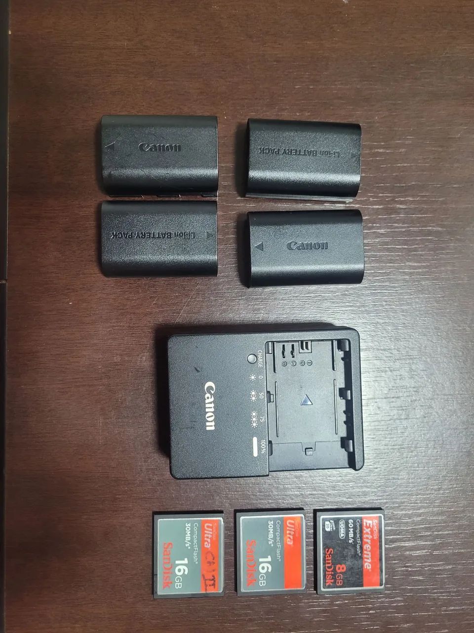 Câmera fotográfica Canon 5D Mark II com Baterias e Cartões. - Foto 4