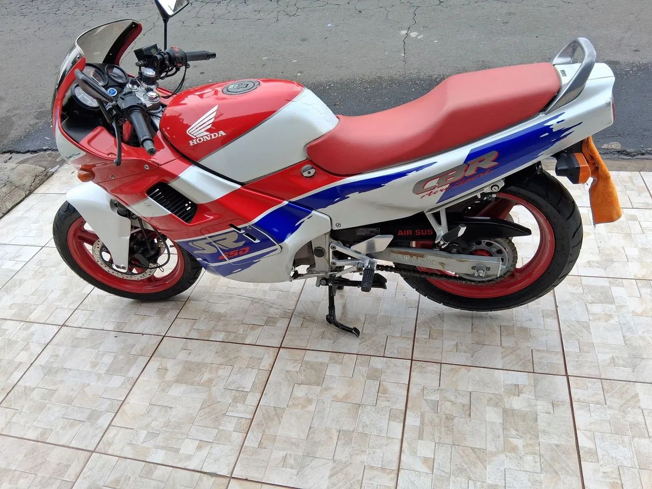Honda CBR 450 SR  Ano 1992