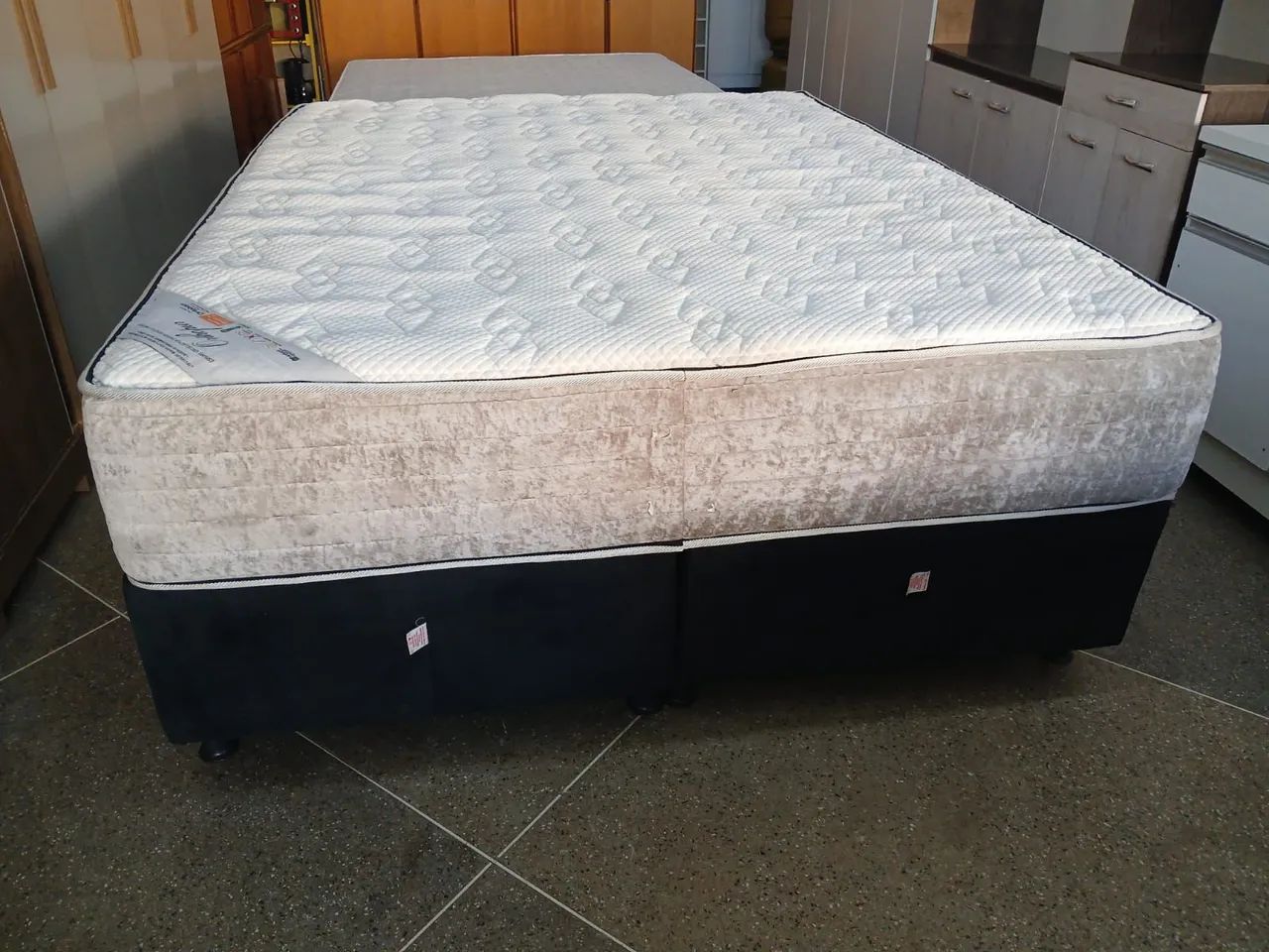 Cama box Queen size Colchão Ortobom molas ensacandas dividimos TB cartão  - Foto 2