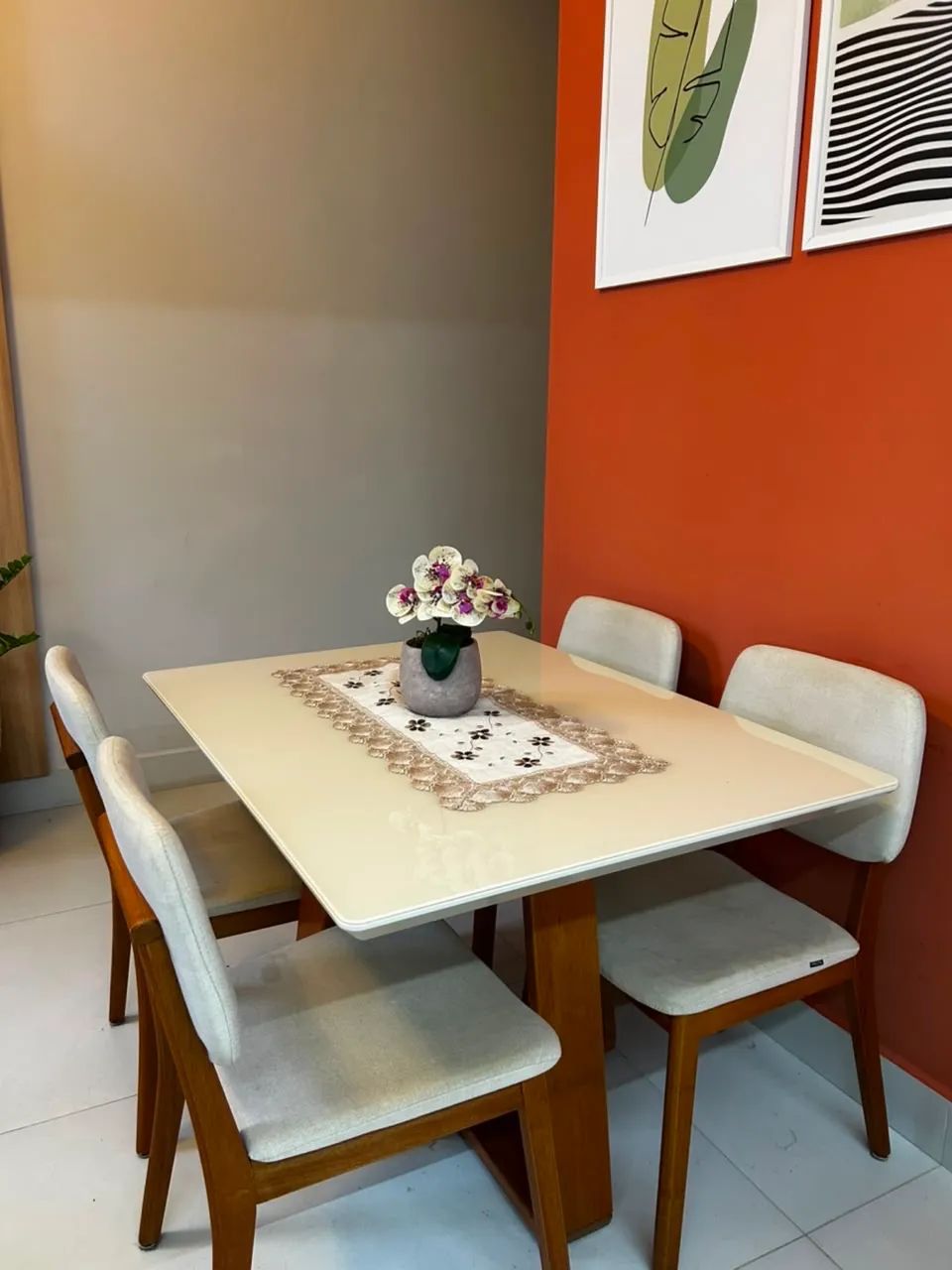 Conjunto Mesa de Jantar com 4 Cadeiras