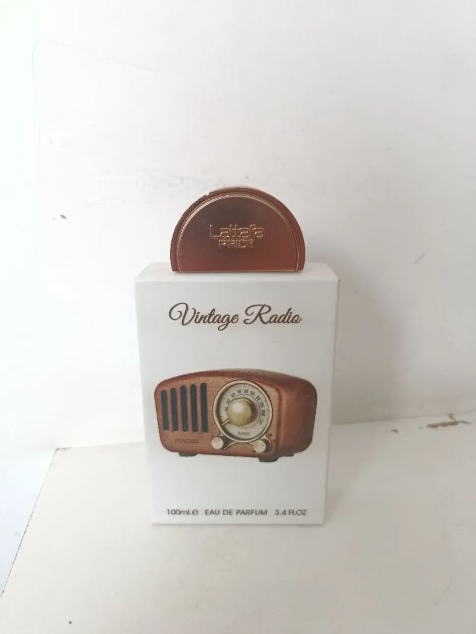 Lattafa  Vintage Radio perfume