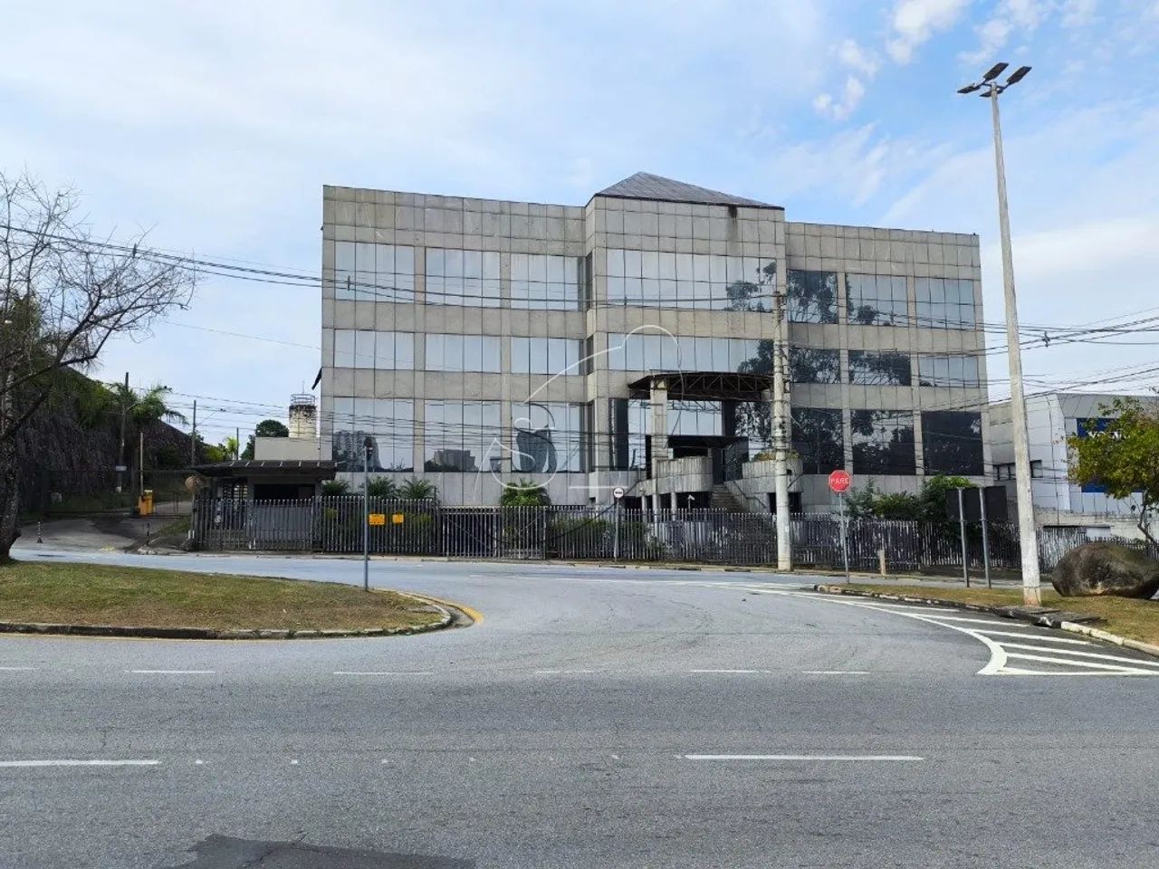 GALPÃO / PRÉDIO INDUSTRIAL DE ALTO PADRÃO