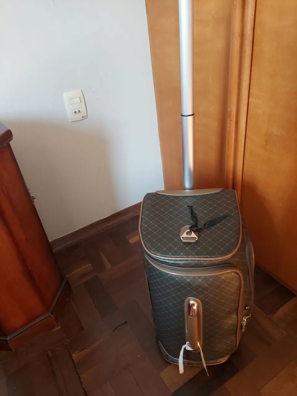 Mala de mão com carrinho Lansay Executive Lugano - Foto 3