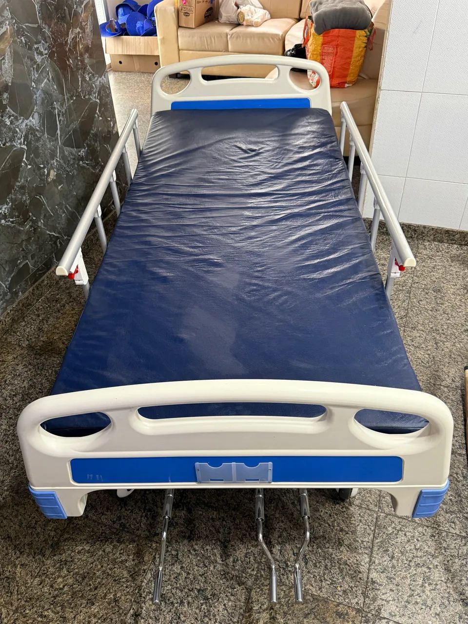 Cama hospitalar Manual com colchão impermeável